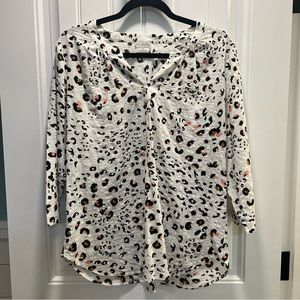 Van Heusen White Animal Print Long Sleeved Tunic‎ Top. Size Medium.